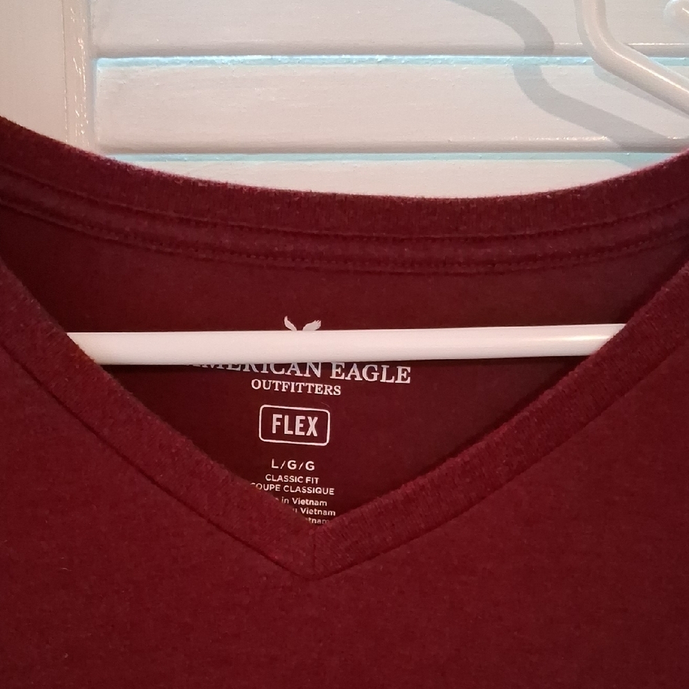American Eagle Outfitters Deep Red V-Neck T-Shirt - Picture 2 of 2